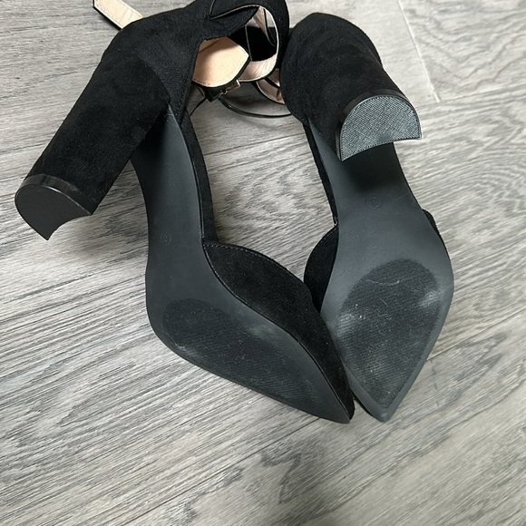 Pointed Toe Ankle Strap Suede Heels | Size 8 - Picture 8 of 11